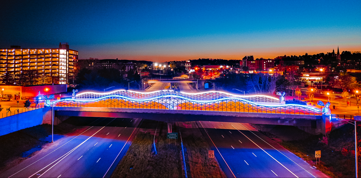 Beehive Bridge di New Britain, Connecticut dan Everett    Grand Avenue Park (Pedestrian) Bridge di Everett, Washington, Amerika Serikat