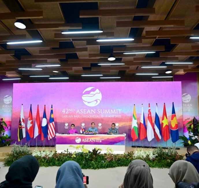 Presiden Jokowi memberikan keterangan pers  –  KTT ke-42 ASEAN  di Labuan Bajo